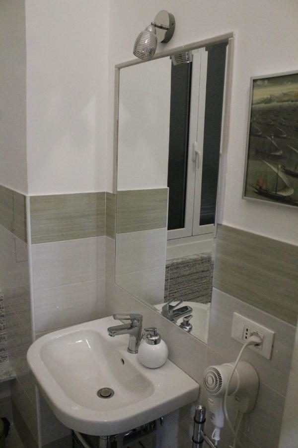Rooms 18A Genoa Luaran gambar